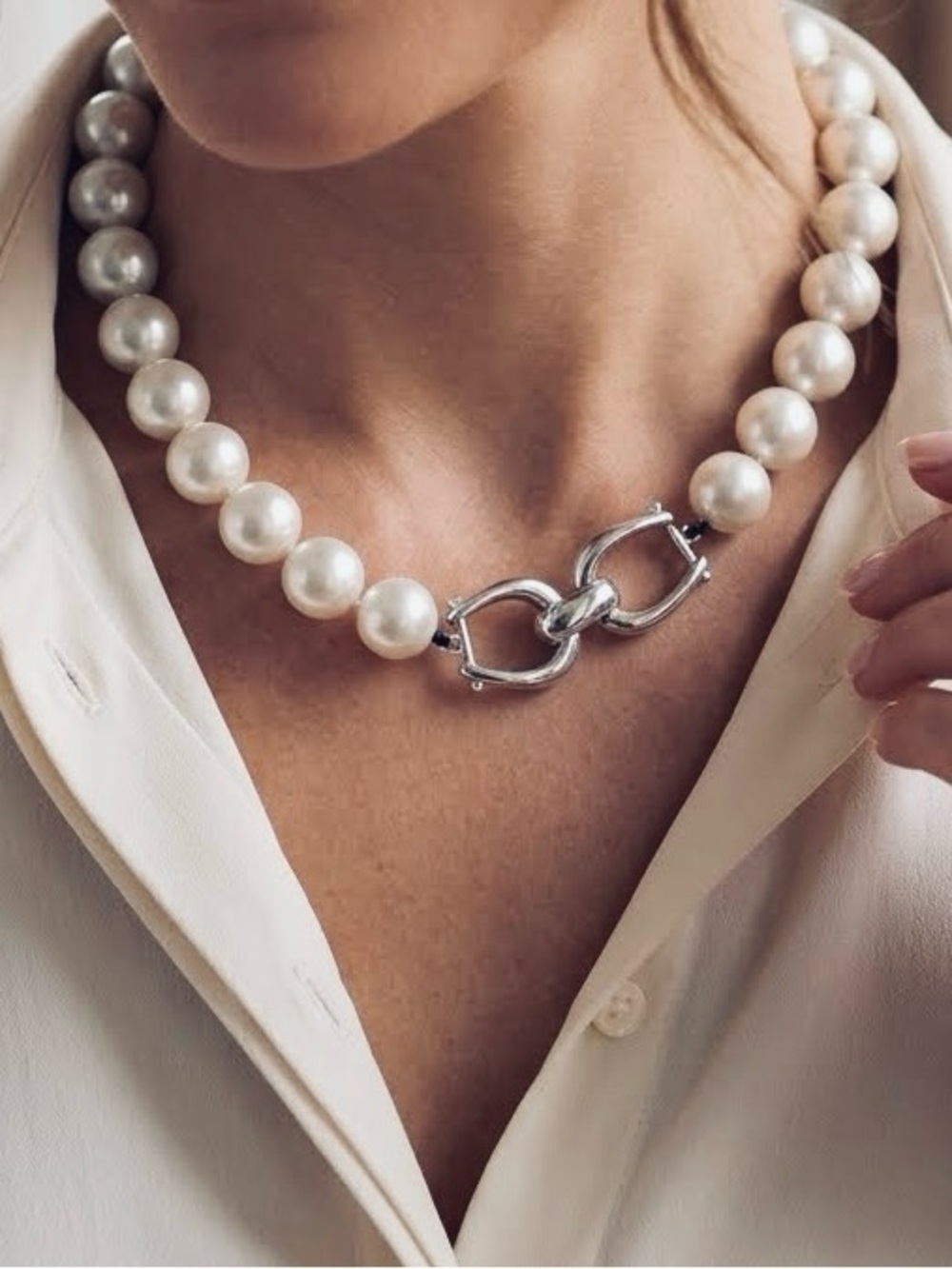 Chunky Oversized White Glass Pearl Necklace Silvertone Stirrup Clasp 18”